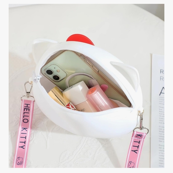 Hello Kitty White and Red Crossbody Bag - Picture 6 of 8